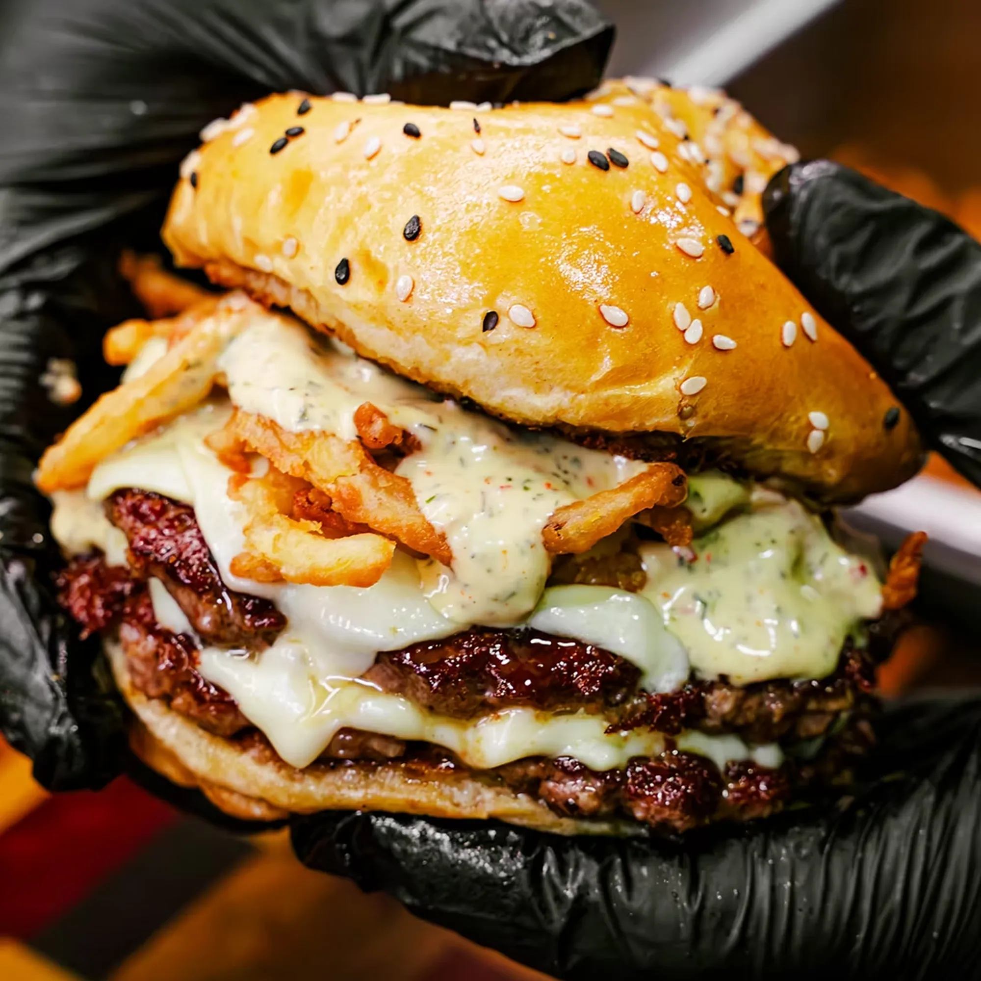 Plato de burger gourmet: ticket alto sin bajar precio